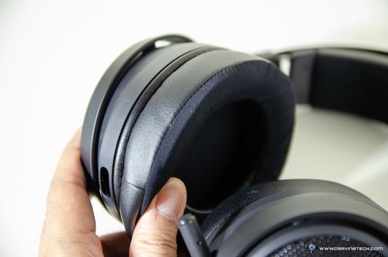 Cooling gel-infused memory foam ear cushion black or grey colour for the gaming headphone